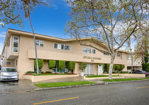 Apartment Building in Beverly Hills